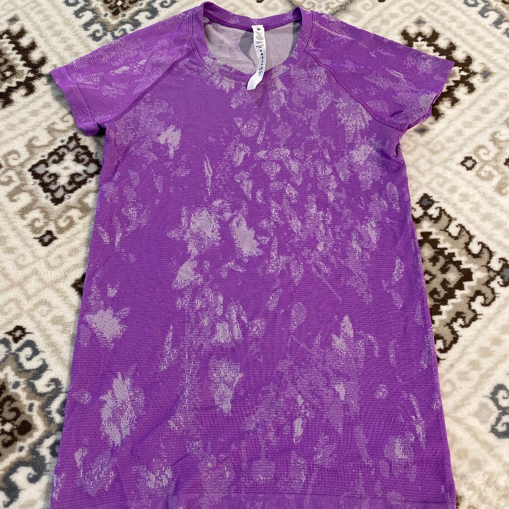NWOT Lululemon Swiftly, size 6